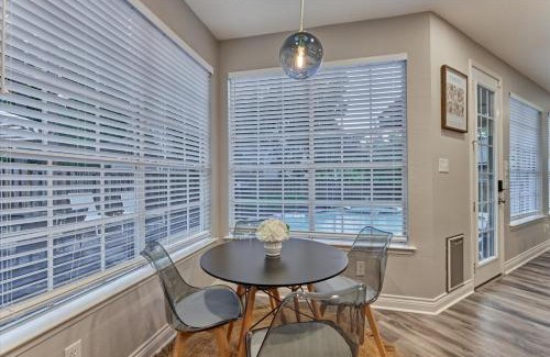 The Woodlands House | The Woodlands Gem with Pool and Spa