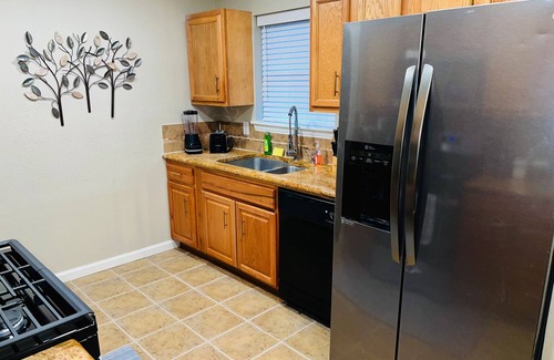 Grogan's Mill House | The Woodlands House 3 Bed, 2 Baths, FREE Parking Garage, Baby Crib, Office, WiFi