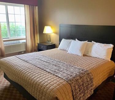 Connersville Hotel | The Woodridge Inn