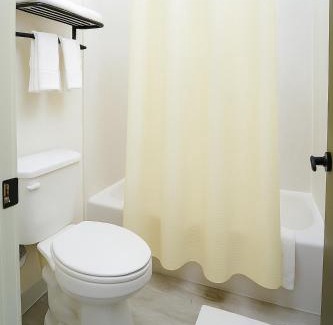 Willits Hotel | The Woodrose- NEWLY RENOVATED