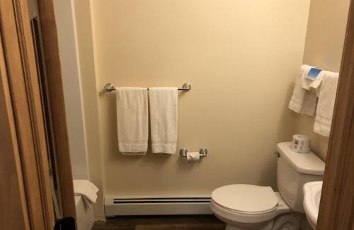 Inlet Hotel | The Woods Inn