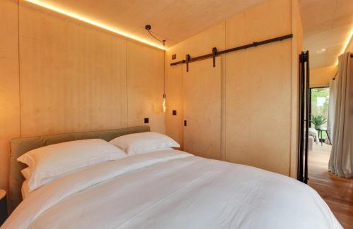 Hatfield Broad Oak Apartment | The Woods - Luxury cabin in a woodland setting