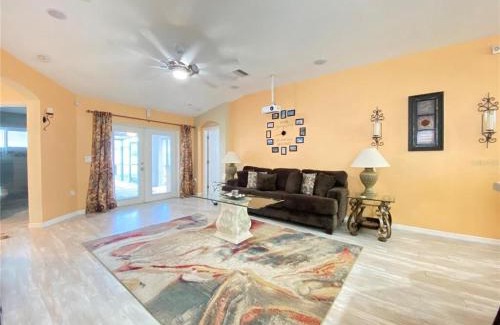 Gibsonton House | The Woodsfamily Residence
