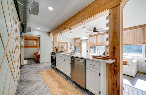 Mid America House | The Woodshed! Hot Tub | Waterfront | Fire Pit