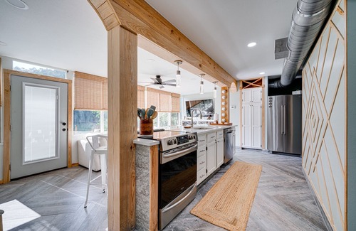 Mid America House | The Woodshed! Hot Tub | Waterfront | Fire Pit