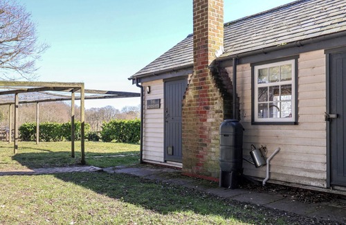 Tendring Cottage | THE WOODSHED, romantic, country holiday cottage in Weeley