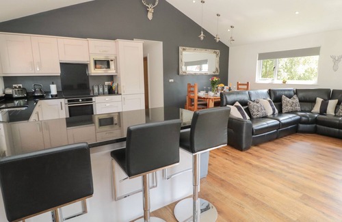 Otterburn Cottage | THE WOODSIDE, pet friendly, with hot tub in Otterburn