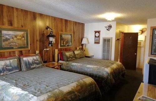 Crescent Hotel | The Woodsman Country Lodge Motel