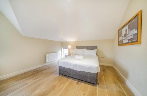Belfast Apartment | The Woodstock - 2 bd Mod Duplex Ap - Gold Short Term Stays