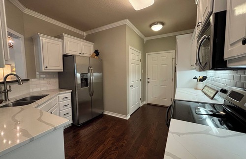 Center House | The Woodsy Townhouse- 2 bed 2 bath- Weekend Away or Work Remotely!