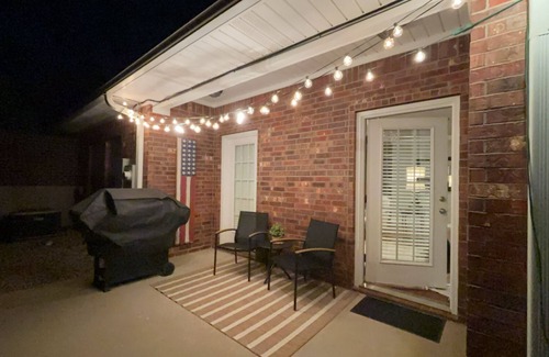 Center House | The Woodsy Townhouse- 2 bed 2 bath- Weekend Away or Work Remotely!