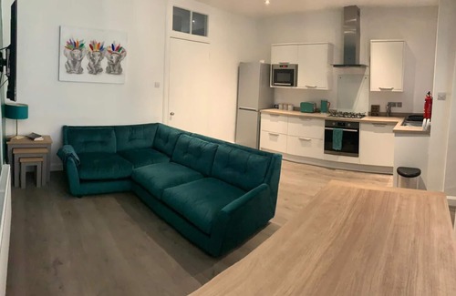 Dumbarton Apartment | The Woodvale Flat Loch Lomond