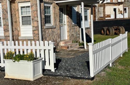 Dahlonega Apartment | The Woodward Unit D