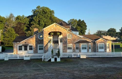 Dahlonega Apartment | The Woodward Unit D
