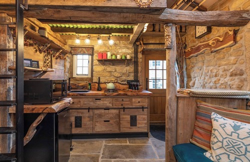 Ilkley Cottage | The Woolcombers is an idyllic and romantic retreat for two situated in Ilkley.