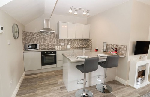 Rhyd-y-foel Cottage | THE WREN, romantic, luxury holiday cottage, with hot tub in Llysfaen