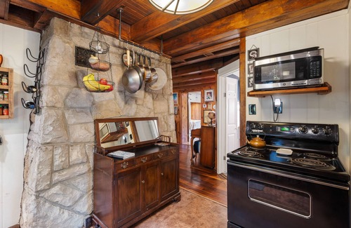 New Albany Cabin | The Writer’s Den