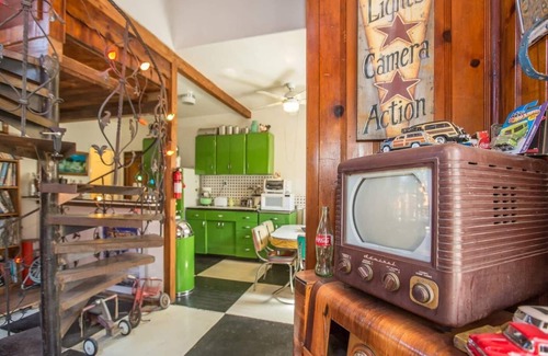 Eagle Rock House | The Writers Retreat away from traffic