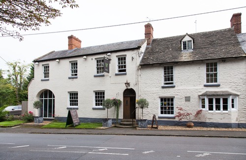 Shipton under Wychwood Hotel | The Wychwood Inn