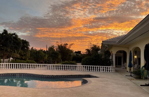 Bahamia West House | The Xanadu Tradewinds, Home Away to Paradise 8000 sq ft of privacy and a Pool.