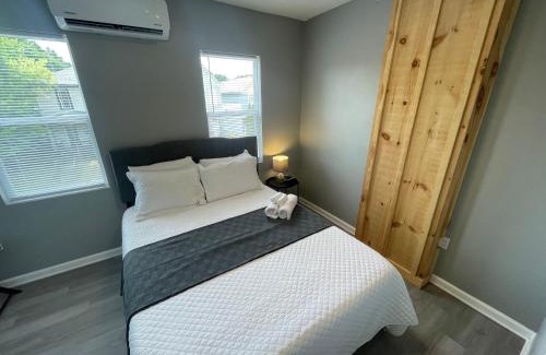 West Columbus House | The Yale Townhouse 2 - 2BR