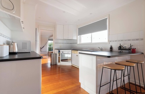 Riverside House | The Yard - Comfortable Home in Riverside