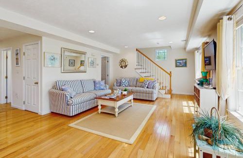 West Yarmouth House | The Yarmouth Anchor - 12 and 14