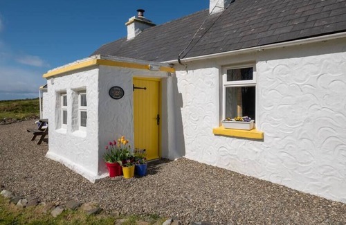 Lisdoonvarna Cottage | The Yellow Cottage, Doolin