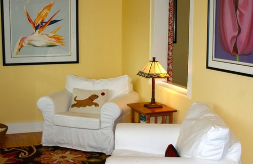 Hillsmere Cottage | The Yellow Cottage on Harness Creek