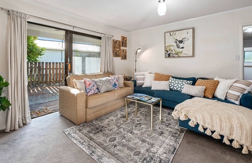 Turangi House | The Yellow Cottage - Turangi Holiday Home