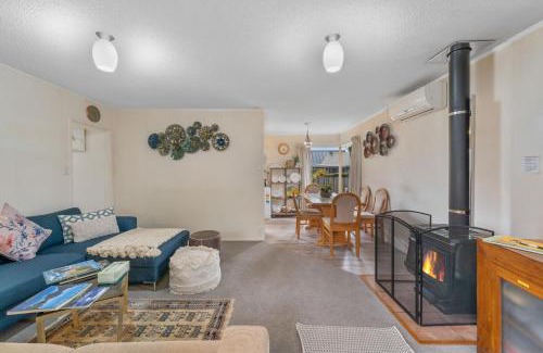 Turangi House | The Yellow Cottage - Turangi Holiday Home