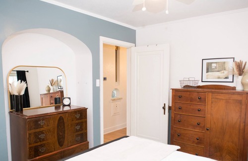 Greeley Cottage | The Yellow Cottage - Walk to UNC & NCMC