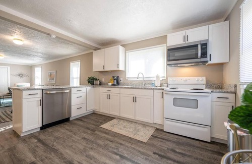 Indianapolis House | The Yellow Door Bungalow near Downtown