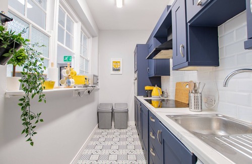 City Centre Dublin House | The Yellow Door by Shortstays, Sleeps 25, 2 mins from Temple Bar!