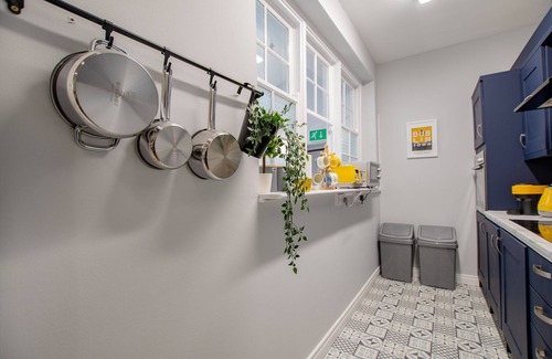 City Centre Dublin House | The Yellow Door by Shortstays, Sleeps 25, 2 mins from Temple Bar!