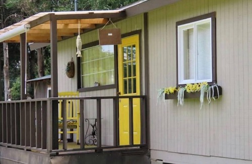 Glenwood House | The Yellow Door House