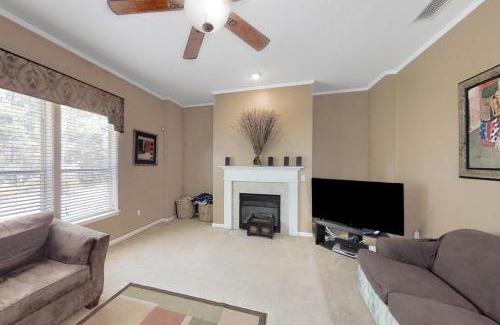 Jacksonville House | The Yellow Hibiscus
