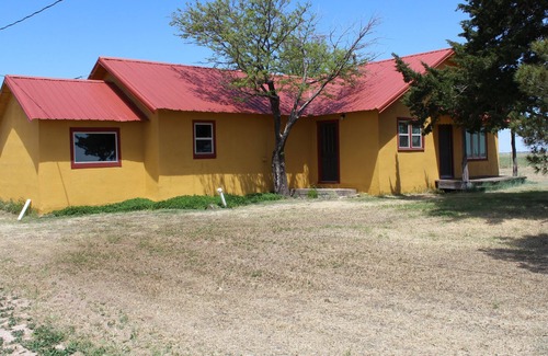 Tulia House | The Yellow House on Tule Creek with Room for your Horses!