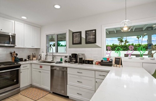 Desert Park Estates House | The Yellow Palm - Pet Friendly with Pool