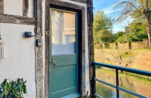 Canterbury Apartment | The Yeomans Cottage, Eastbridge Hospital