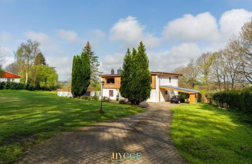 Kappeln Villa | The70s - Großes Mid Century Ferienhaus - 500m zur Schlei - 5 SZ - Garten