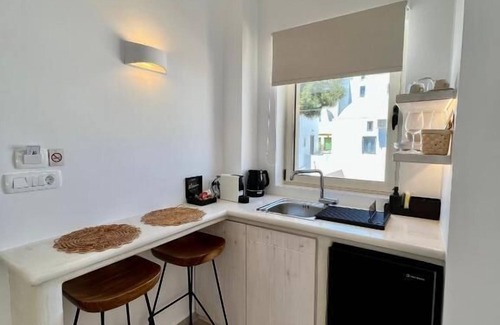 Pyrgos Bed & Breakfast | THEALOS SANTORINI close to square