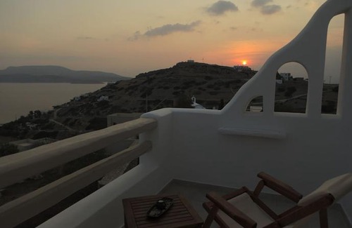 Schinoussa Town Bed & Breakfast | Theasis Luxury Suites