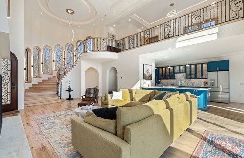 South Fork House | Theater, Hot Tub, Sauna, EV charger & Epic Views!