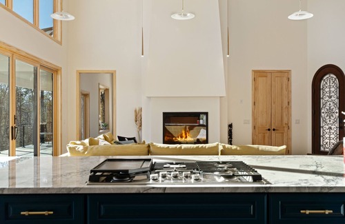 South Fork House | Theater, Hot Tub, Sauna, EV charger & Epic Views!