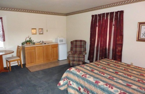 Westfield Hotel | Theater Motel