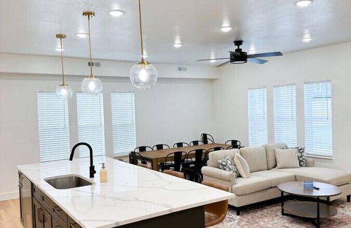 Harbor Village House | Theater Room! Private Hot Tub! Nearby Bike Path! 2 Mins Minutes Away From Marina!