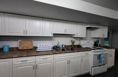 Saskatoon Downtown House | TheAuroras: Vibrant&Cheerful 2 bdrm Stylish suiten