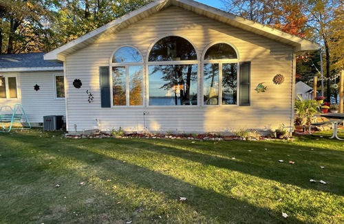Rapid River House | Thee Year-Round Lake House on Little Bay de Noc
