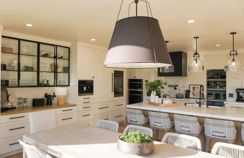 Carlsbad House | TheFarmHouz/LuXury/Modern/1.2ac/Central/TeNNiS/+2CaSitas